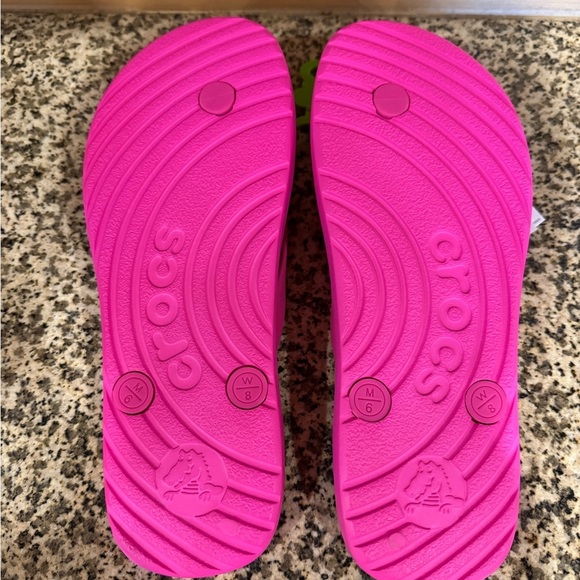 Crocs Women's Pink Flip Flops size 8 - Picture 2 of 3